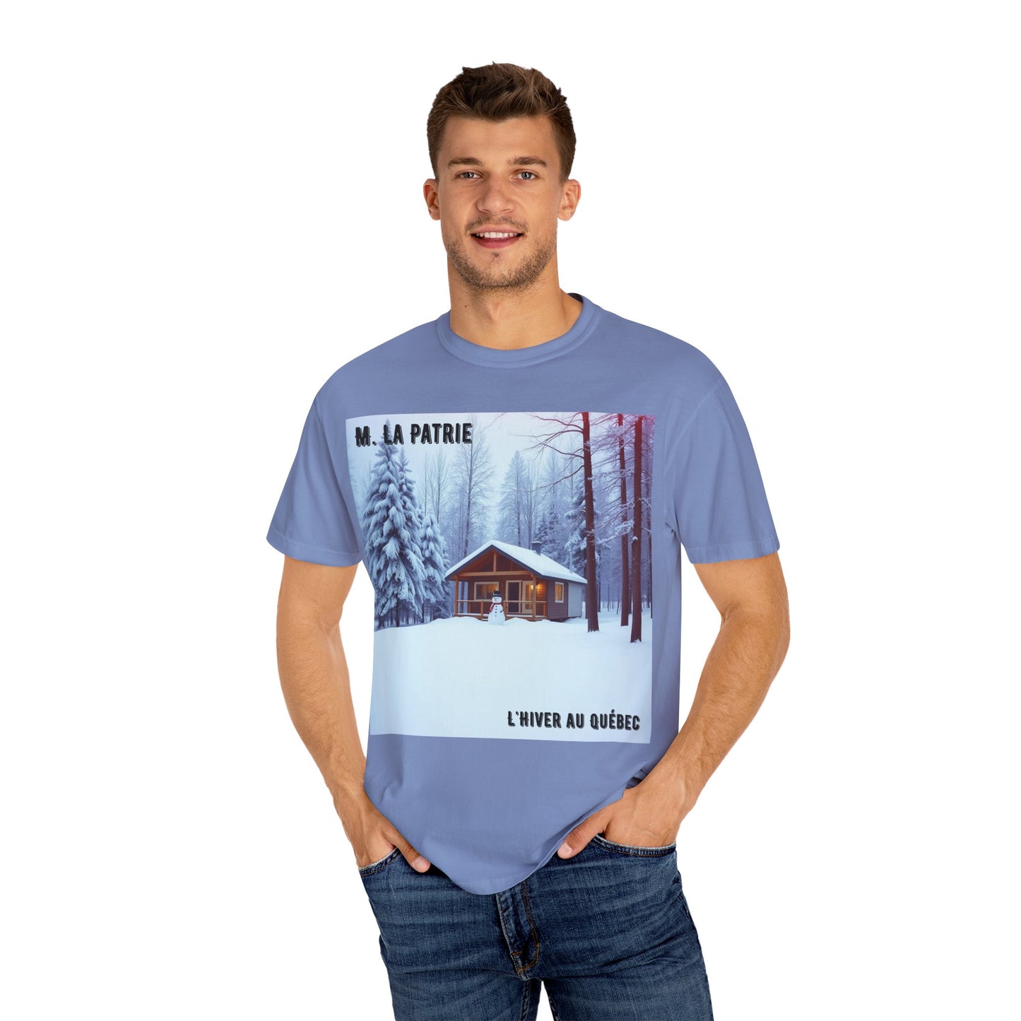 'L'Hiver Au Quebec' par M. La Patrie, Winter Cabin Graphic Tee, Perfect Gift for Outdoors Lovers, Cozy T-shirt for Snowy Days, Unisex Relaxed Fit, Nature Photography Apparel
