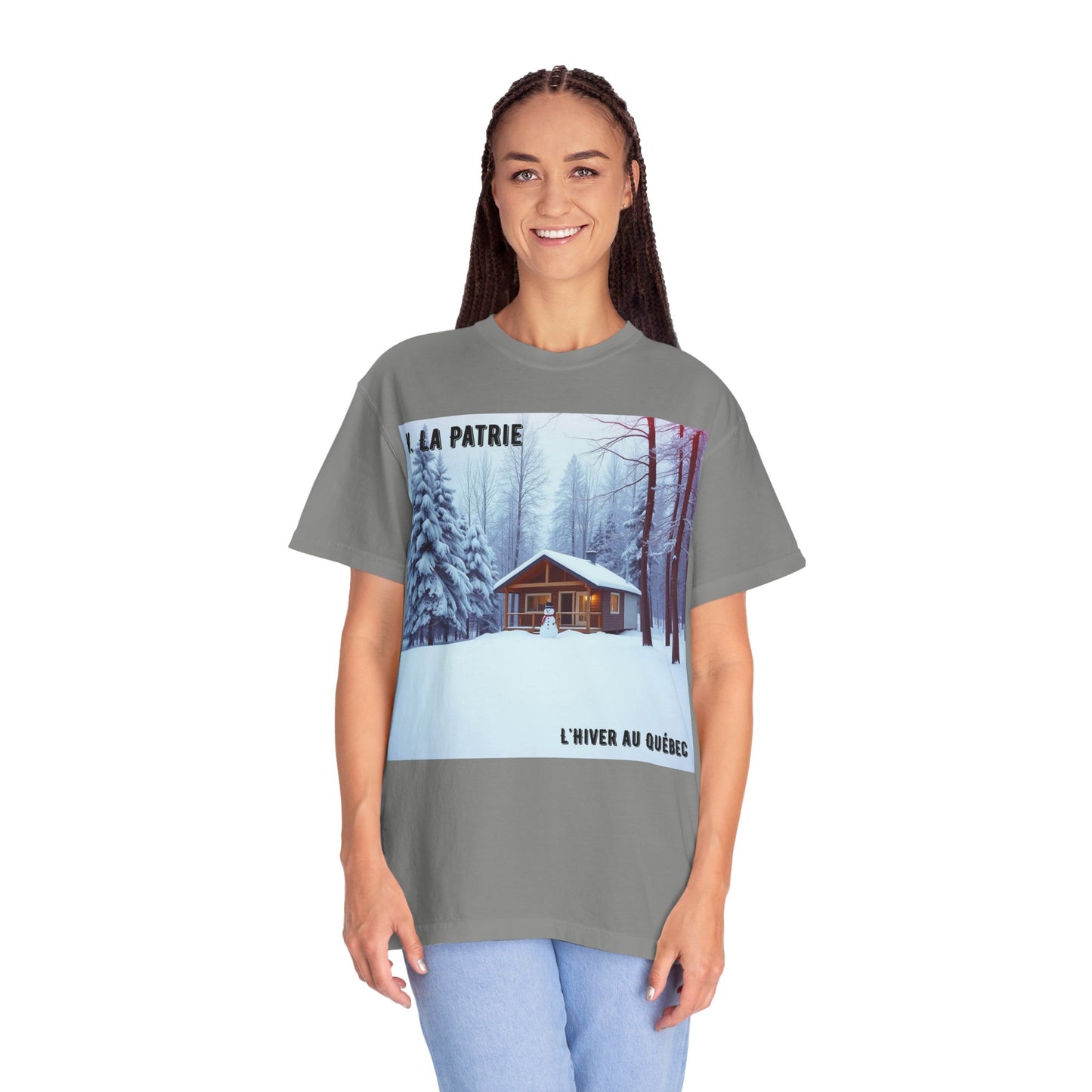'L'Hiver Au Quebec' par M. La Patrie, Winter Cabin Graphic Tee, Perfect Gift for Outdoors Lovers, Cozy T-shirt for Snowy Days, Unisex Relaxed Fit, Nature Photography Apparel
