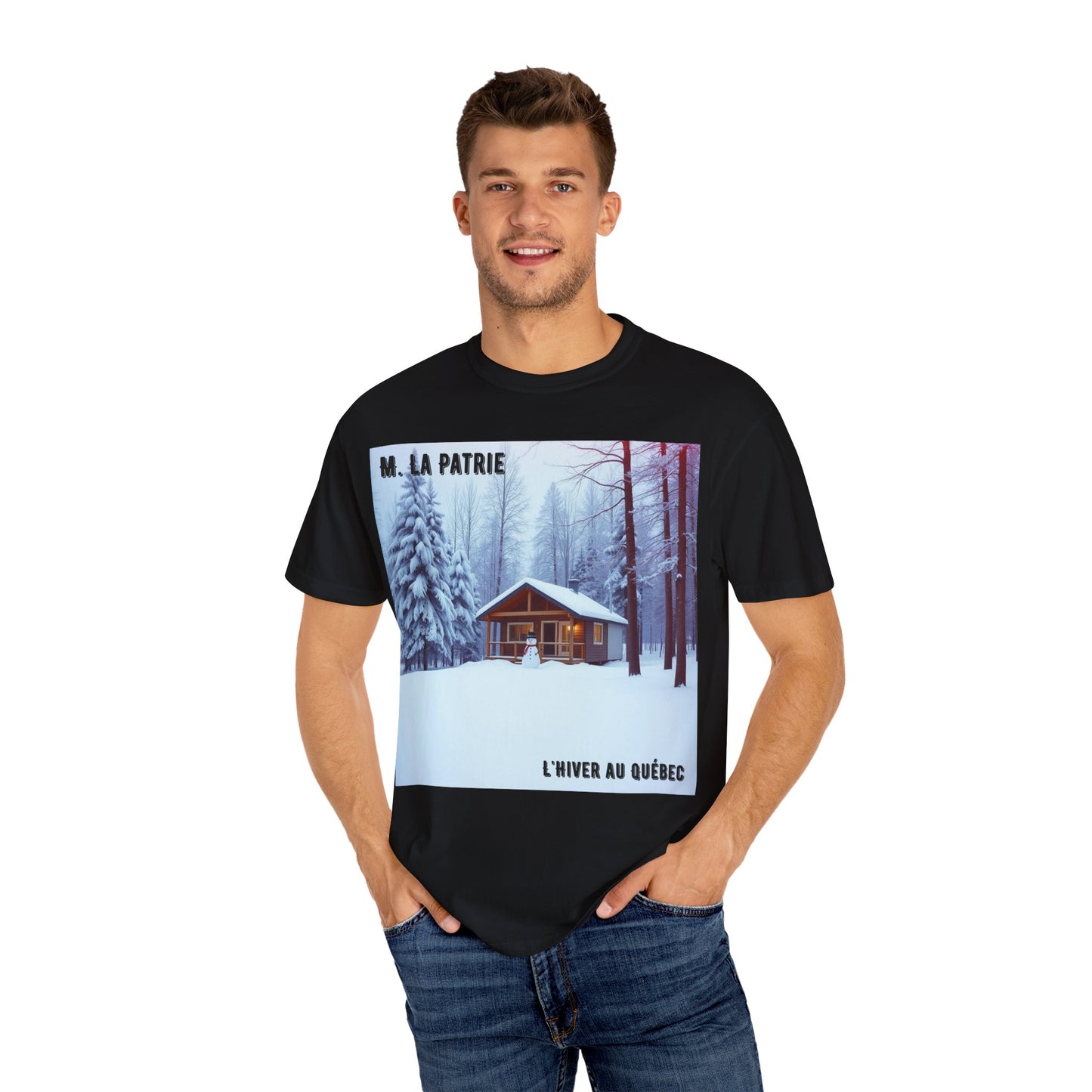 'L'Hiver Au Quebec' par M. La Patrie, Winter Cabin Graphic Tee, Perfect Gift for Outdoors Lovers, Cozy T-shirt for Snowy Days, Unisex Relaxed Fit, Nature Photography Apparel