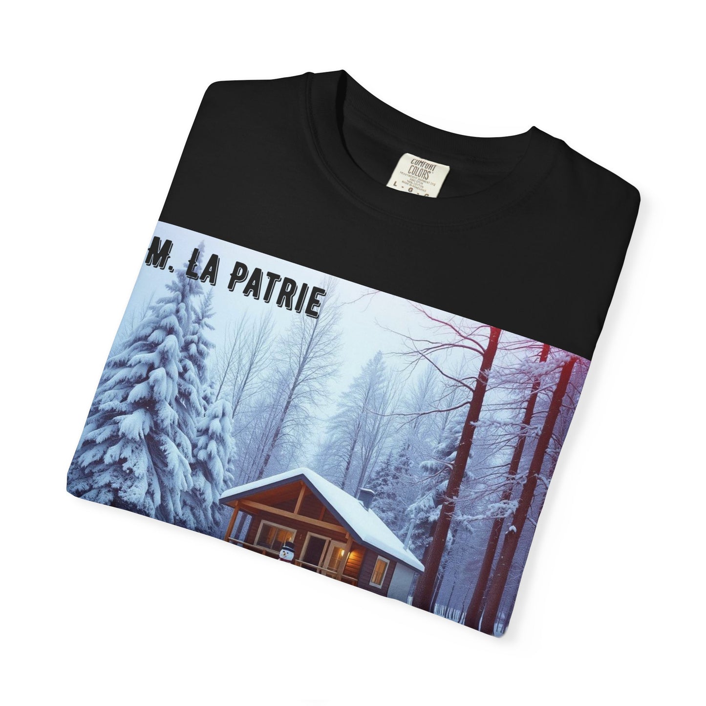'L'Hiver Au Quebec' par M. La Patrie, Winter Cabin Graphic Tee, Perfect Gift for Outdoors Lovers, Cozy T-shirt for Snowy Days, Unisex Relaxed Fit, Nature Photography Apparel