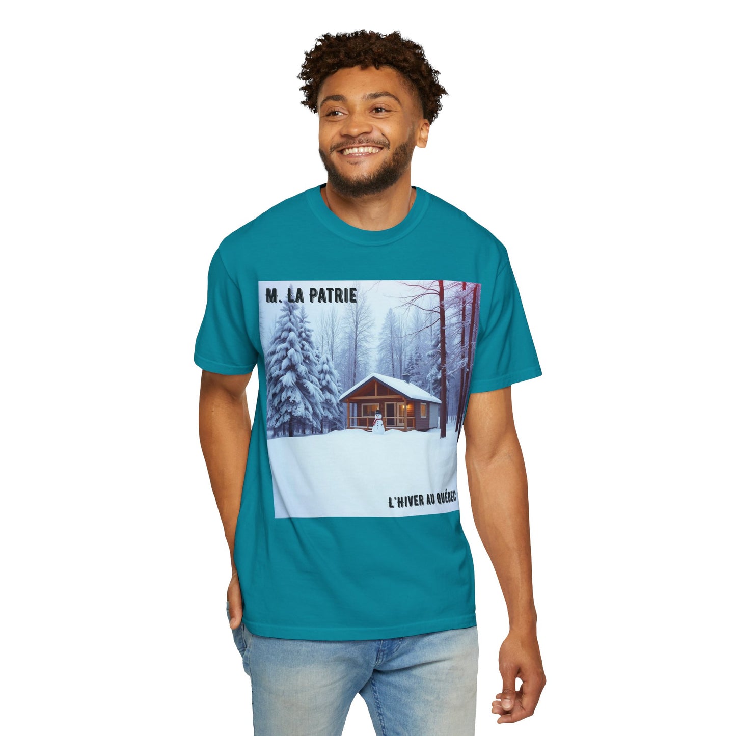 'L'Hiver Au Quebec' par M. La Patrie, Winter Cabin Graphic Tee, Perfect Gift for Outdoors Lovers, Cozy T-shirt for Snowy Days, Unisex Relaxed Fit, Nature Photography Apparel