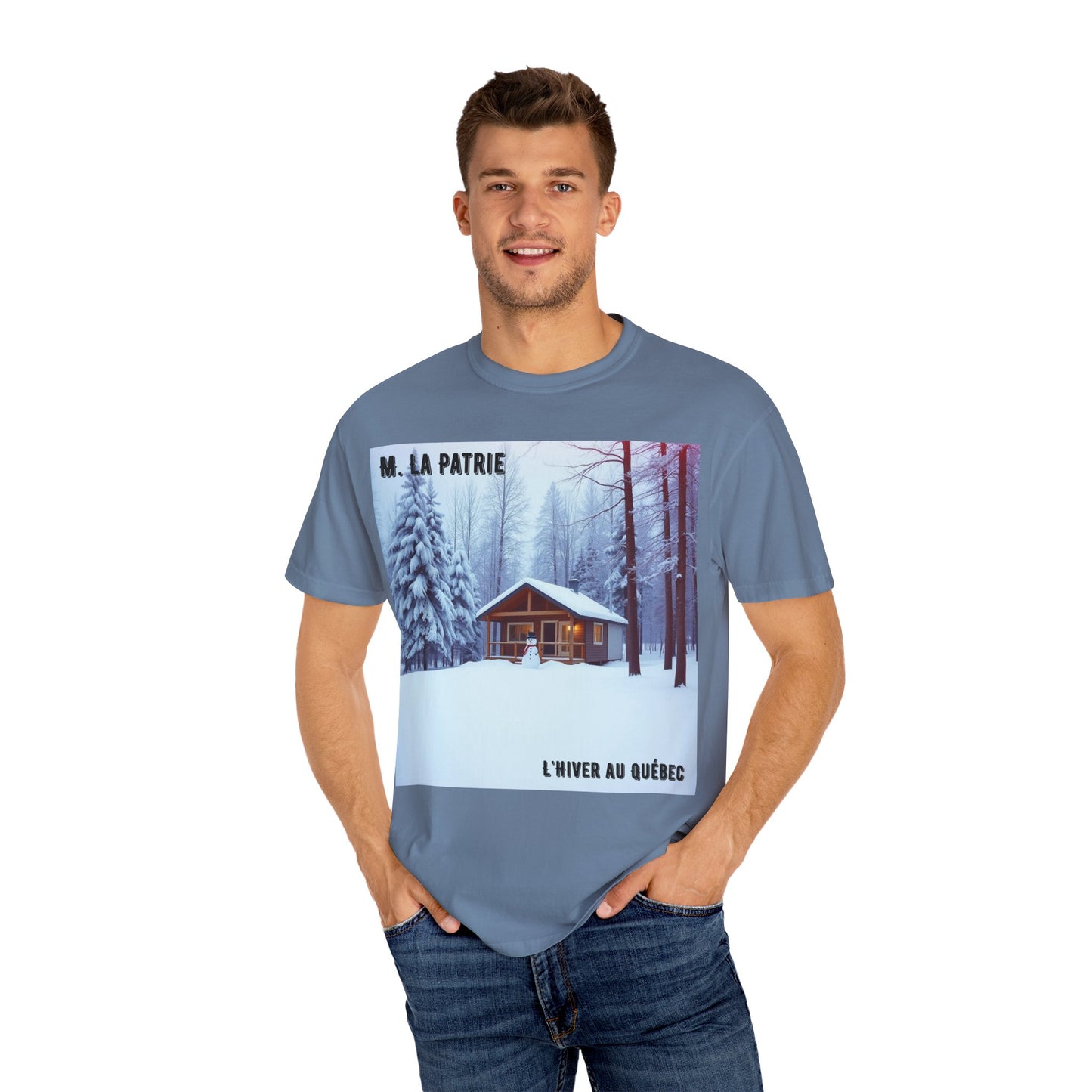 'L'Hiver Au Quebec' par M. La Patrie, Winter Cabin Graphic Tee, Perfect Gift for Outdoors Lovers, Cozy T-shirt for Snowy Days, Unisex Relaxed Fit, Nature Photography Apparel