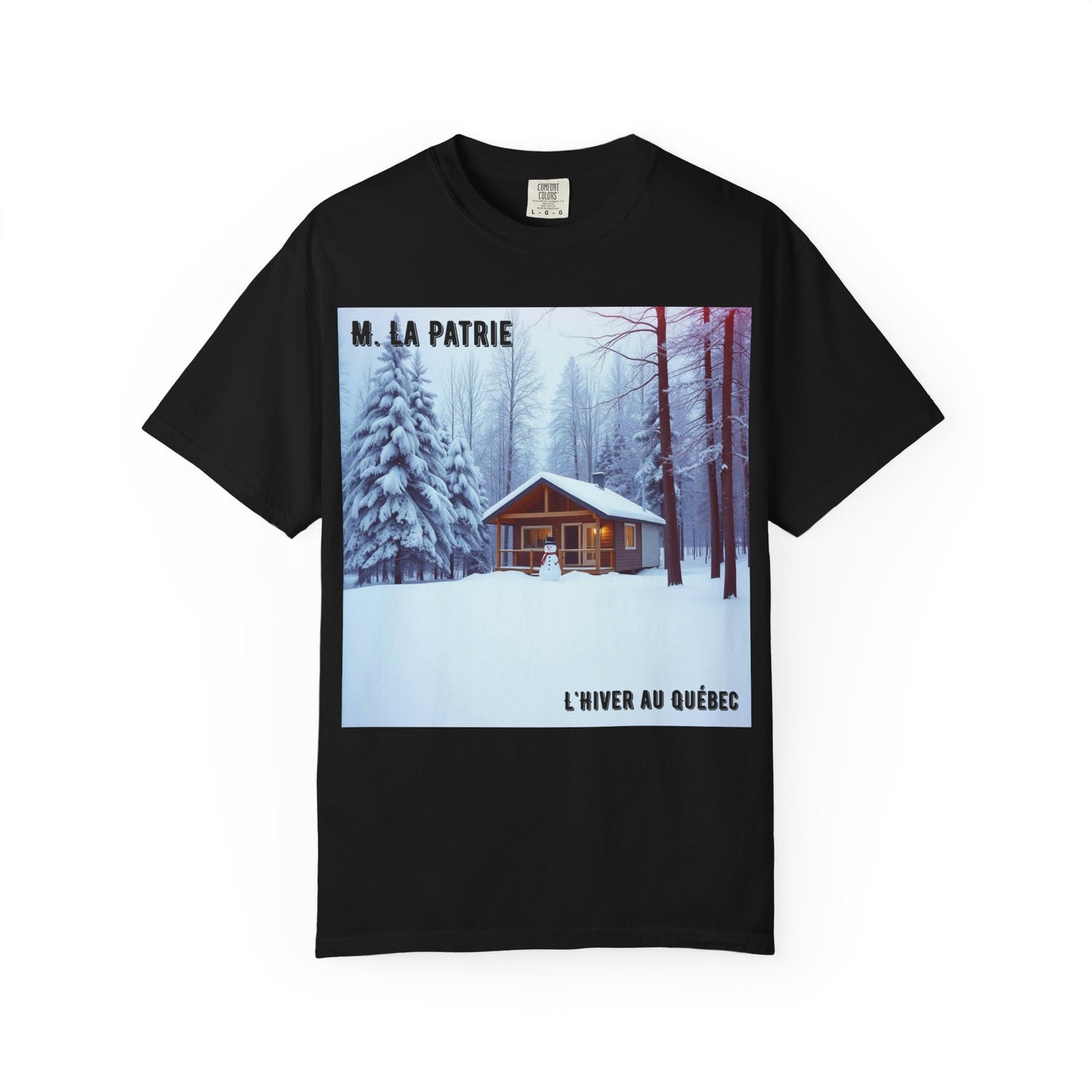 'L'Hiver Au Quebec' par M. La Patrie, Winter Cabin Graphic Tee, Perfect Gift for Outdoors Lovers, Cozy T-shirt for Snowy Days, Unisex Relaxed Fit, Nature Photography Apparel