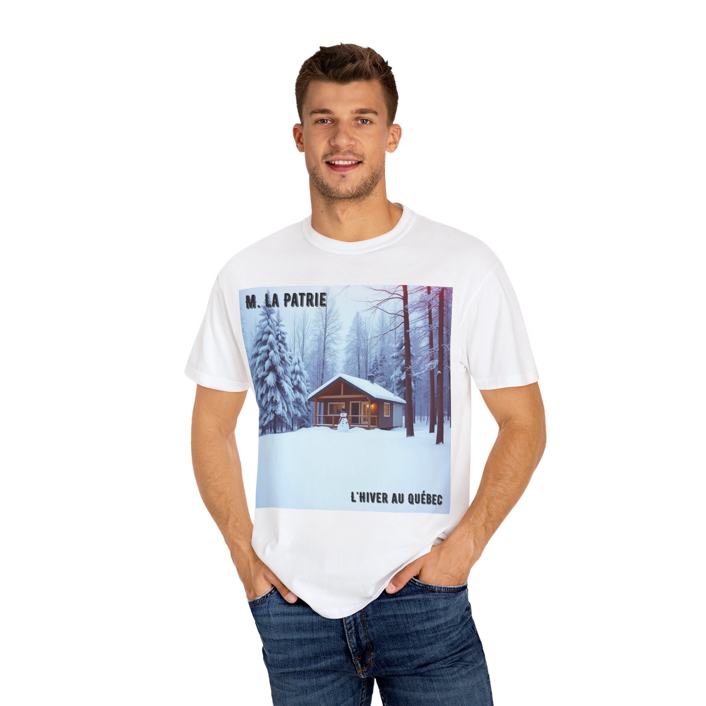 'L'Hiver Au Quebec' par M. La Patrie, Winter Cabin Graphic Tee, Perfect Gift for Outdoors Lovers, Cozy T-shirt for Snowy Days, Unisex Relaxed Fit, Nature Photography Apparel