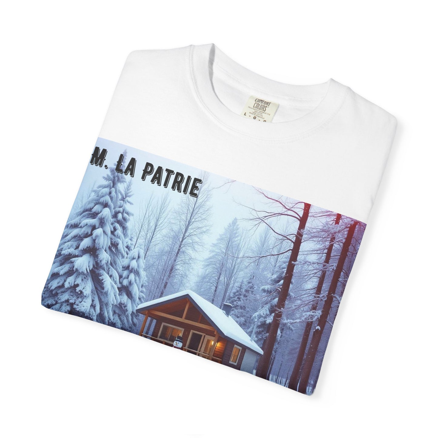 'L'Hiver Au Quebec' par M. La Patrie, Winter Cabin Graphic Tee, Perfect Gift for Outdoors Lovers, Cozy T-shirt for Snowy Days, Unisex Relaxed Fit, Nature Photography Apparel
