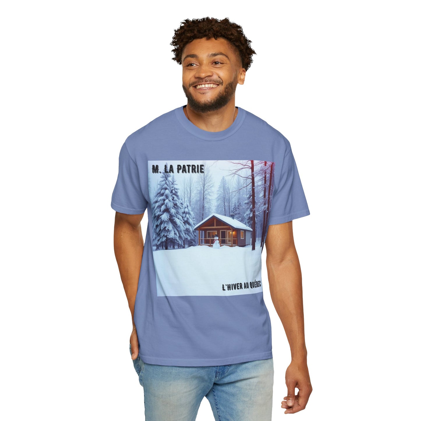 'L'Hiver Au Quebec' par M. La Patrie, Winter Cabin Graphic Tee, Perfect Gift for Outdoors Lovers, Cozy T-shirt for Snowy Days, Unisex Relaxed Fit, Nature Photography Apparel