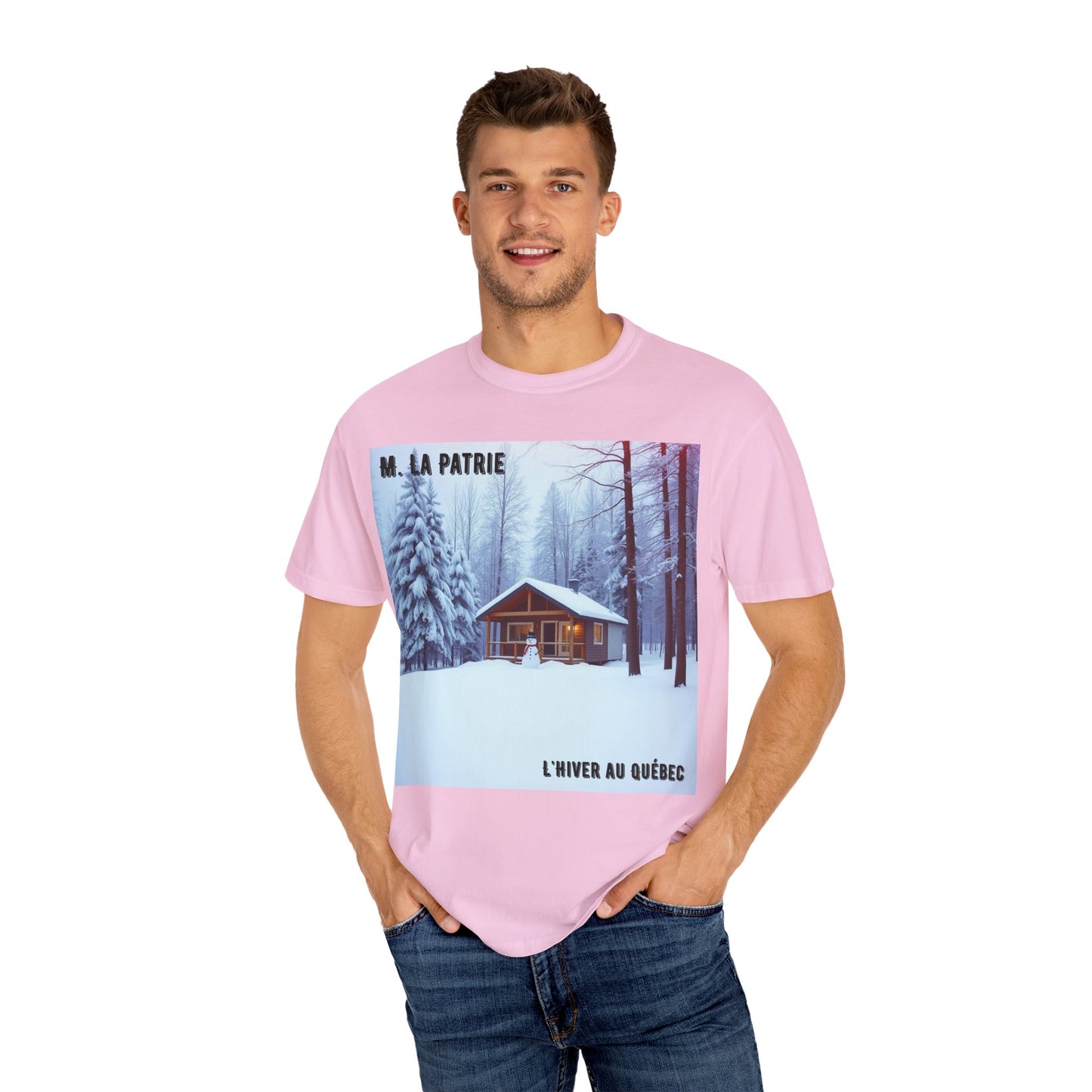 'L'Hiver Au Quebec' par M. La Patrie, Winter Cabin Graphic Tee, Perfect Gift for Outdoors Lovers, Cozy T-shirt for Snowy Days, Unisex Relaxed Fit, Nature Photography Apparel