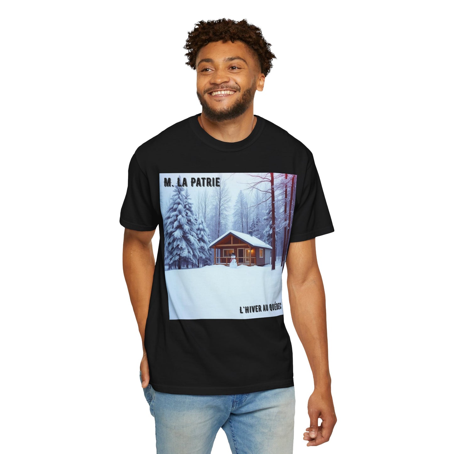 'L'Hiver Au Quebec' par M. La Patrie, Winter Cabin Graphic Tee, Perfect Gift for Outdoors Lovers, Cozy T-shirt for Snowy Days, Unisex Relaxed Fit, Nature Photography Apparel