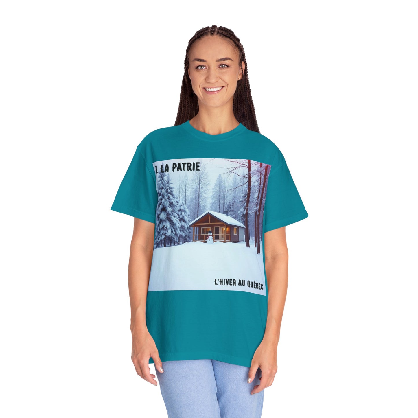 'L'Hiver Au Quebec' par M. La Patrie, Winter Cabin Graphic Tee, Perfect Gift for Outdoors Lovers, Cozy T-shirt for Snowy Days, Unisex Relaxed Fit, Nature Photography Apparel
