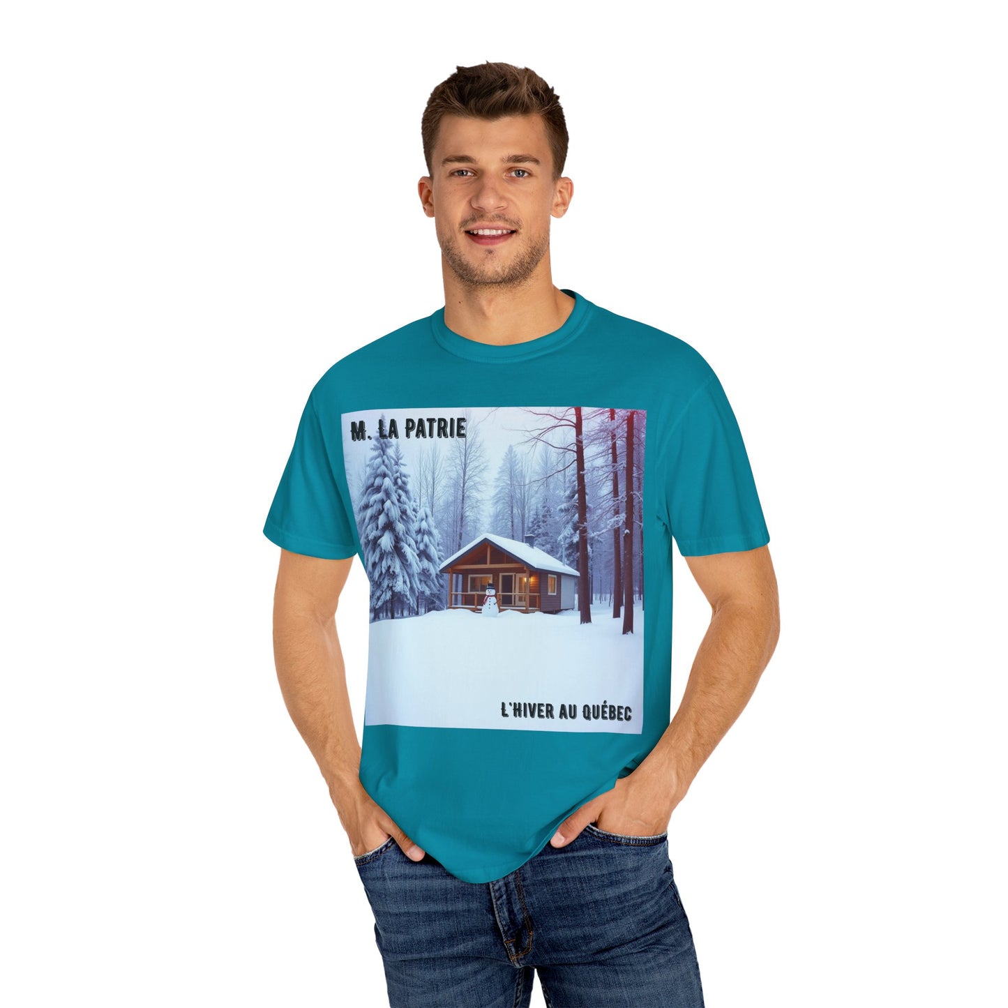 'L'Hiver Au Quebec' par M. La Patrie, Winter Cabin Graphic Tee, Perfect Gift for Outdoors Lovers, Cozy T-shirt for Snowy Days, Unisex Relaxed Fit, Nature Photography Apparel