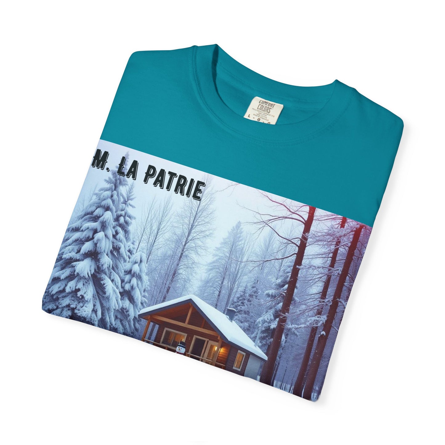 'L'Hiver Au Quebec' par M. La Patrie, Winter Cabin Graphic Tee, Perfect Gift for Outdoors Lovers, Cozy T-shirt for Snowy Days, Unisex Relaxed Fit, Nature Photography Apparel